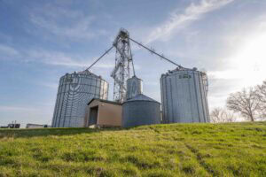 160,000-bushel grain facility built in 2017 on the 1,950± acre ranch in Grundy County Missouri